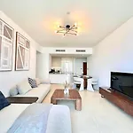 Modern 2Br Skyline & Marina View
