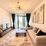 Modern 2Br Skyline & Marina View