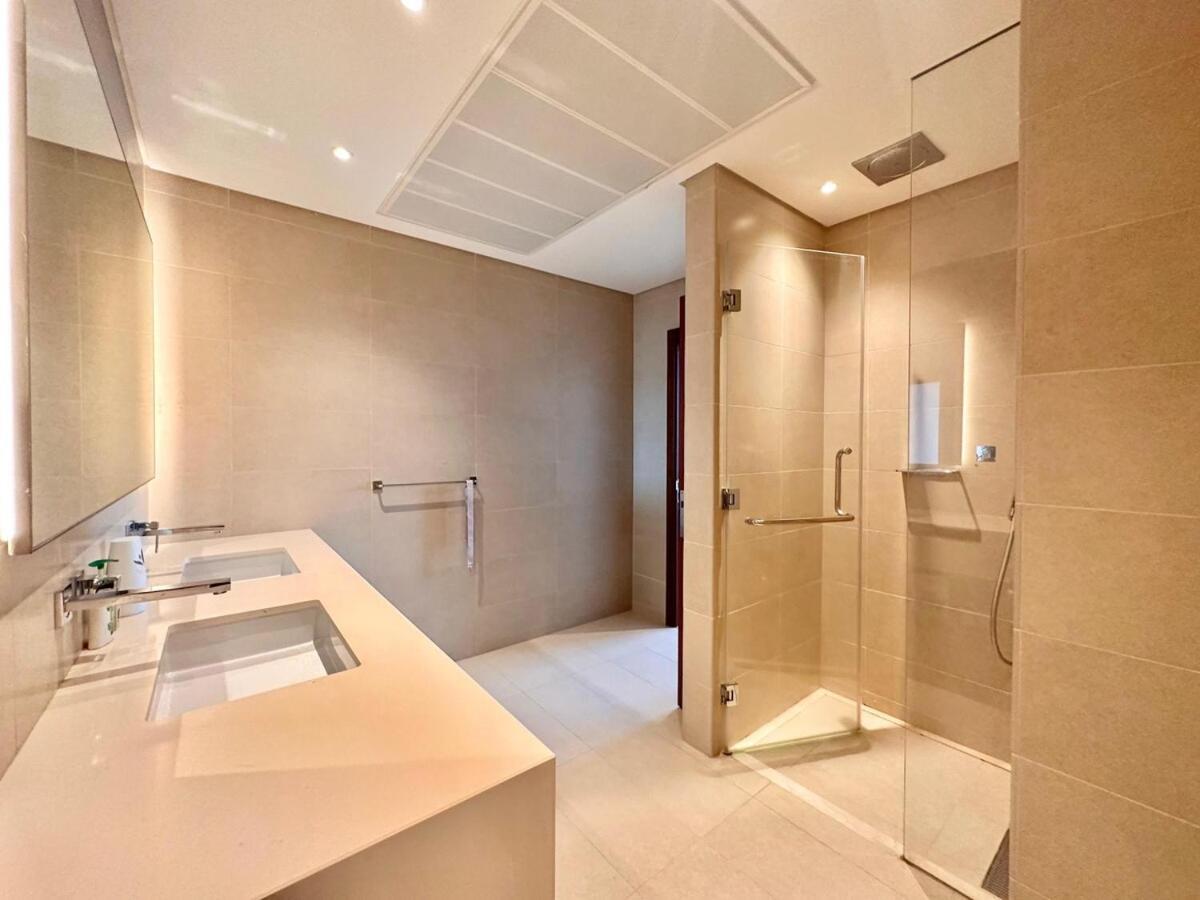 Modern 2br Skyline & Marina View *