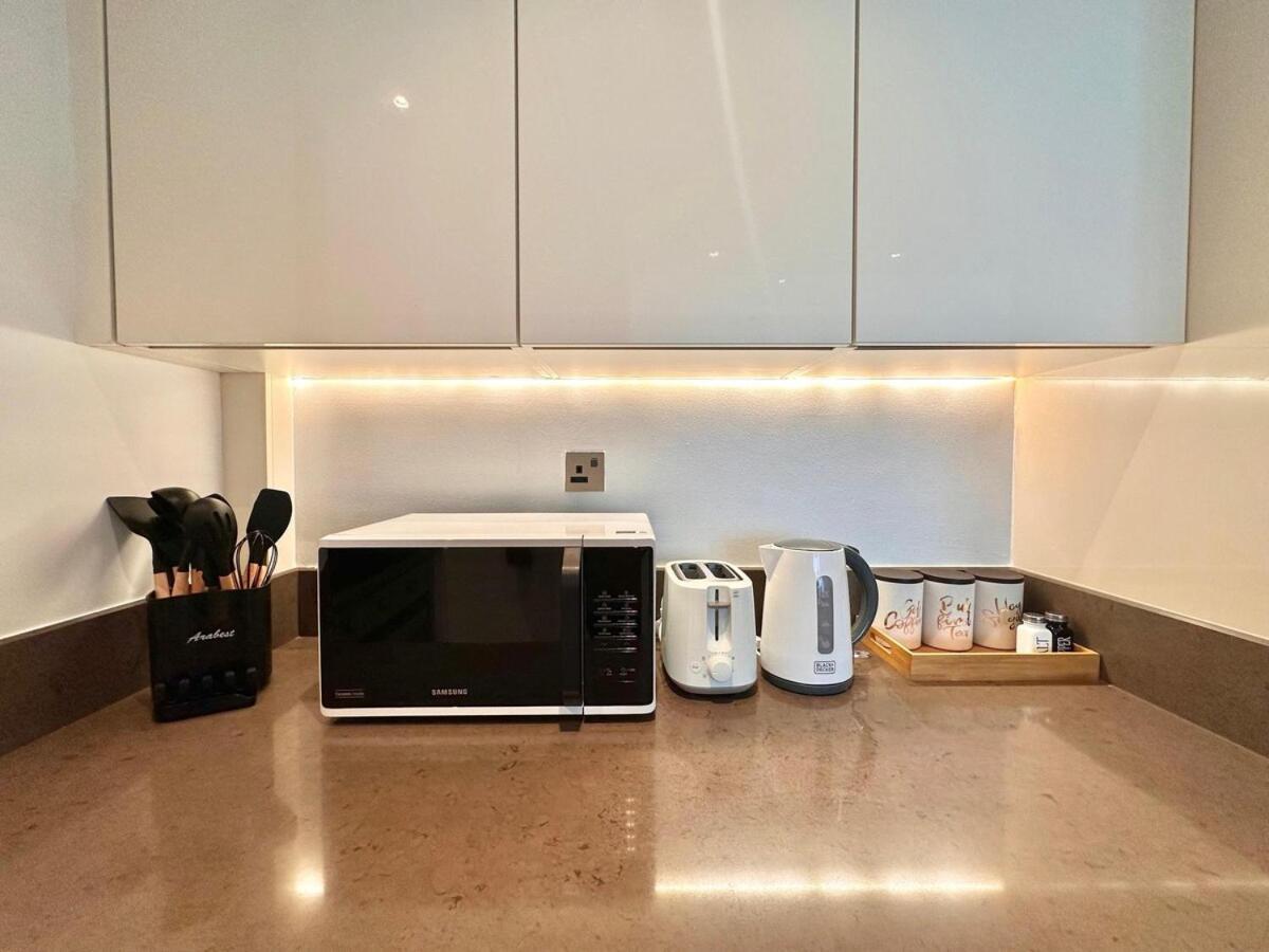 Modern 2br Skyline & Marina View * Dubai