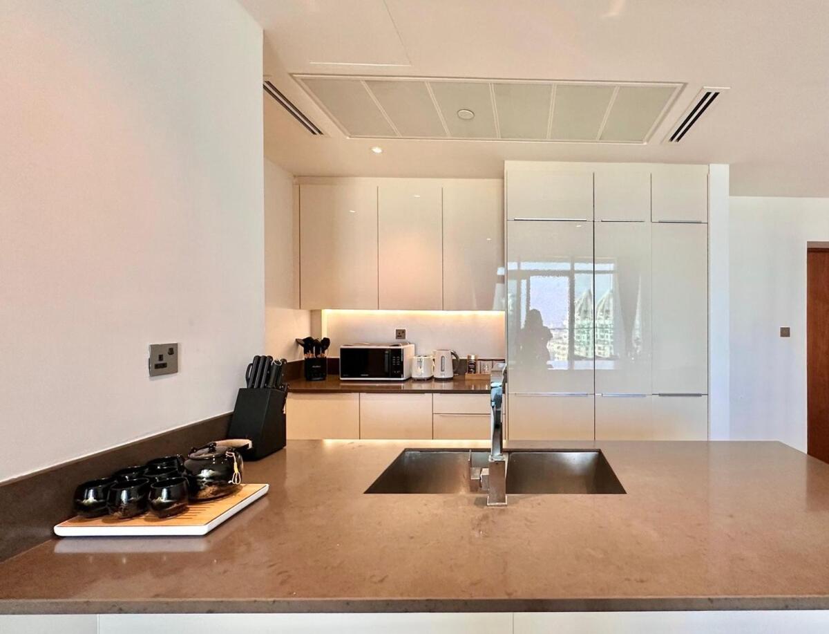 Modern 2br Skyline & Marina View Dubai