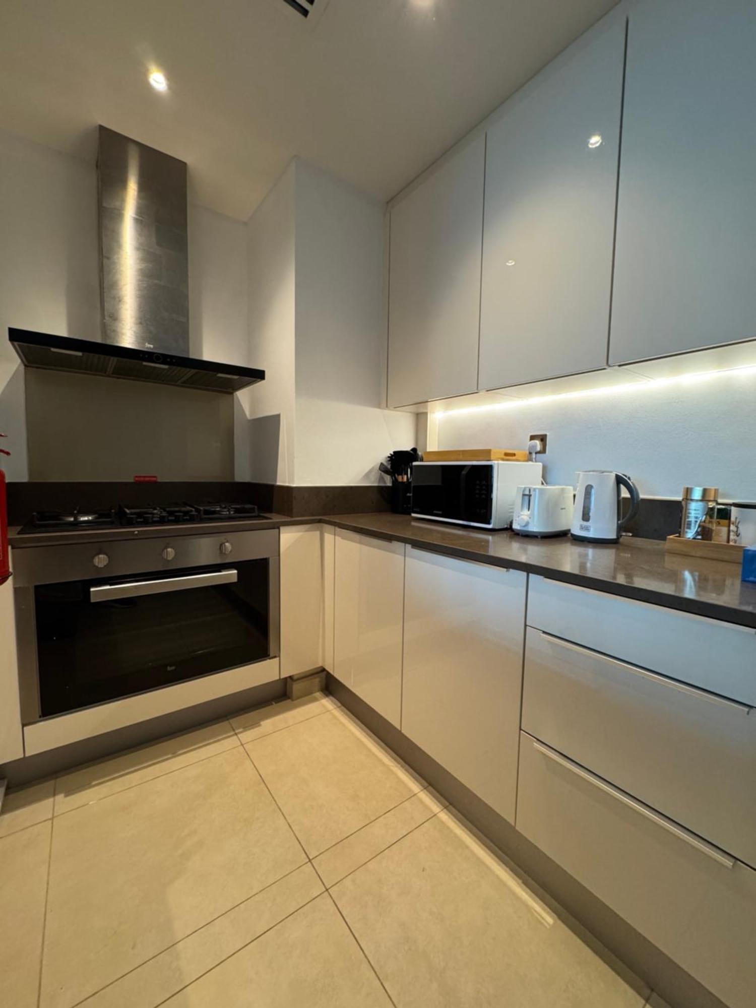 Apartment Modern 2br Skyline & Marina View Dubai