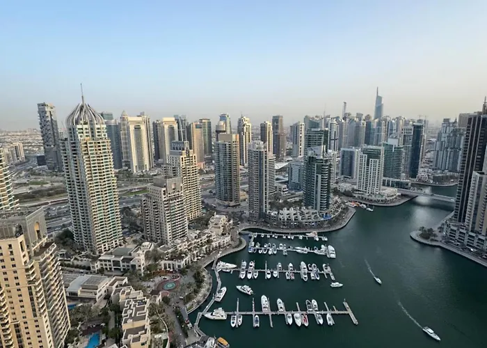 Modern 2Br Skyline & Marina View